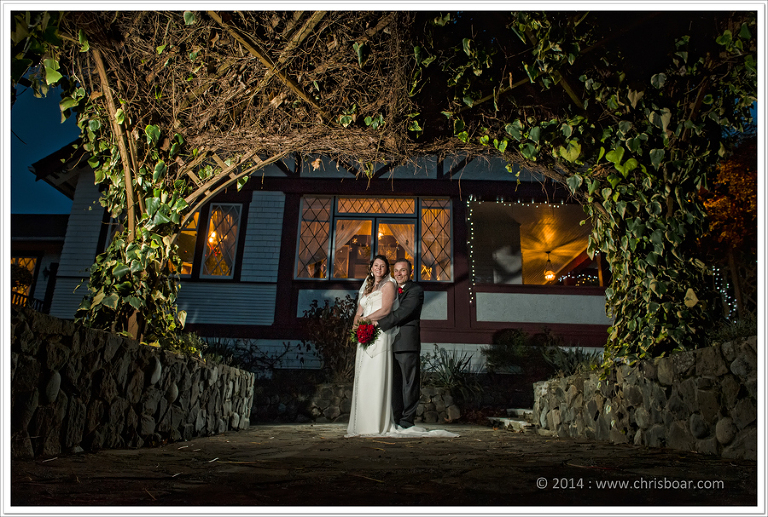 quamichan-inn-bride-groom-arch