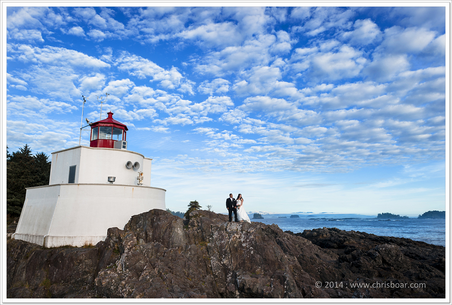 ucluelet-lighthouse-bride-groom