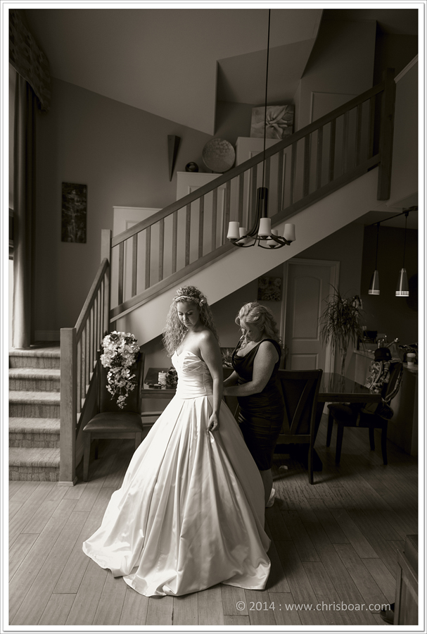 bride-getting-ready-old-house-courtenay