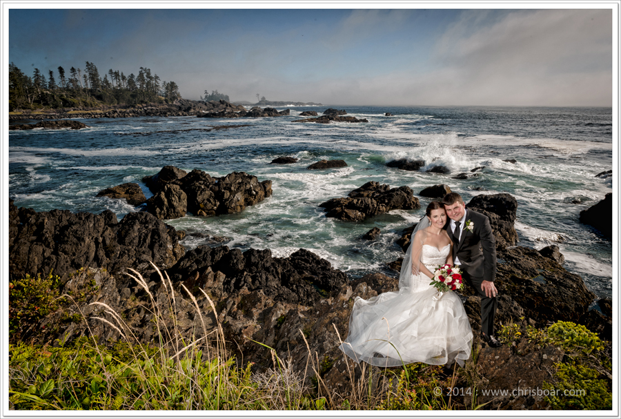 bride-groom-on-rocks-ucluelet